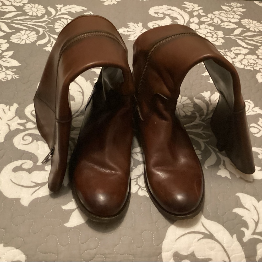Brown Leather Boots EUC. Smoke/pet free home.